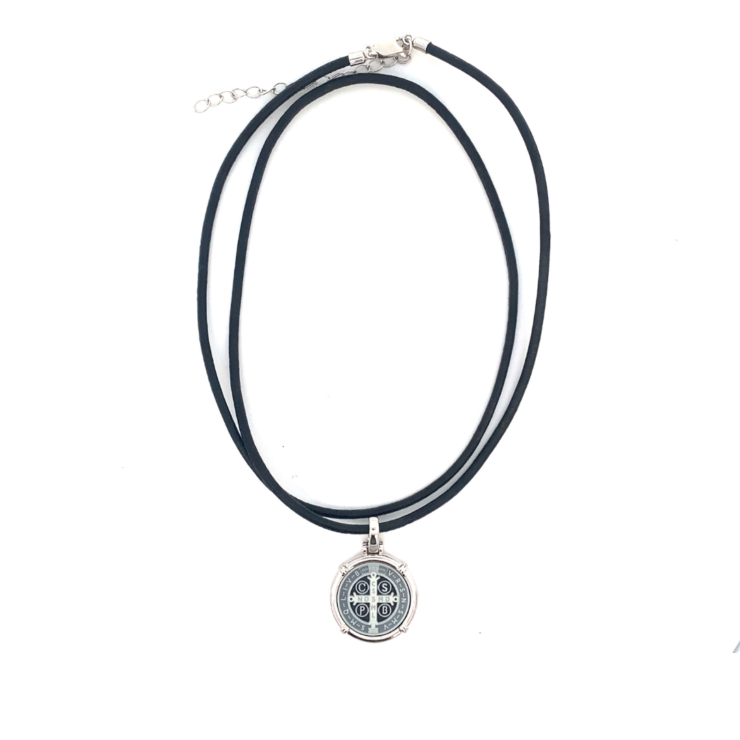 Medalla San Benito cameo en cuero