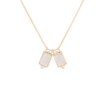 Escapulario de la Virgen del Carmen madre perla con circonias y perlitas