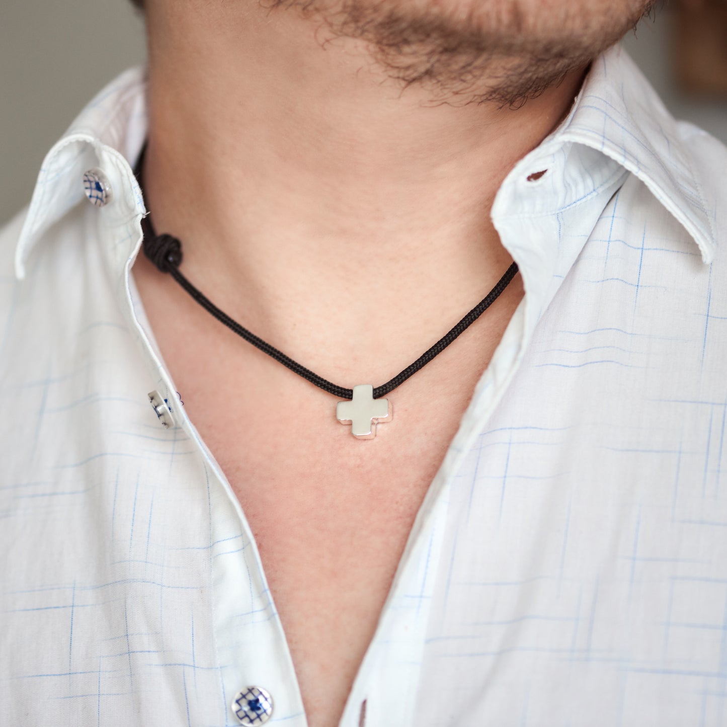 Collar Cruz lisa en cordiño